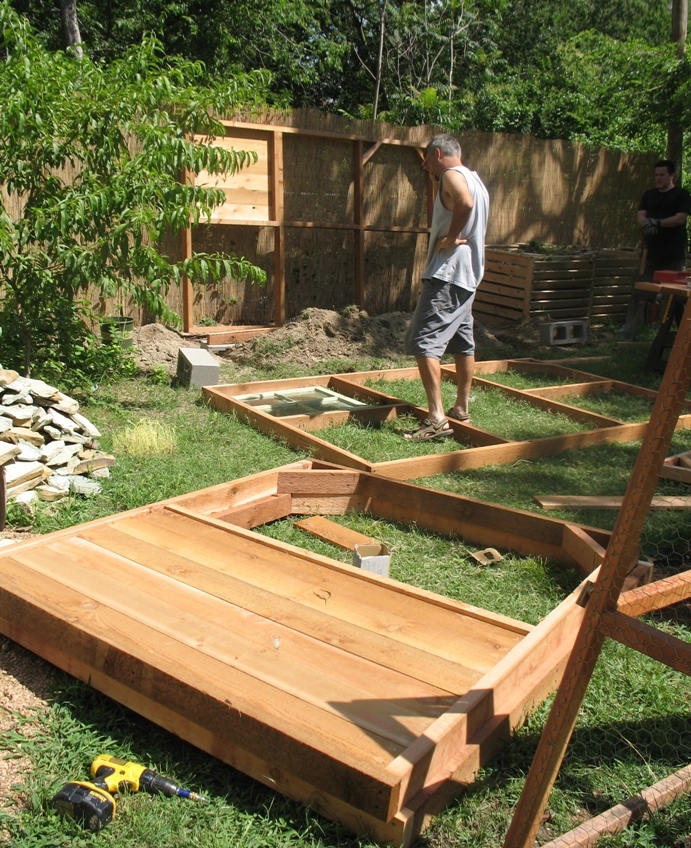 Finishing the frames and roosting box